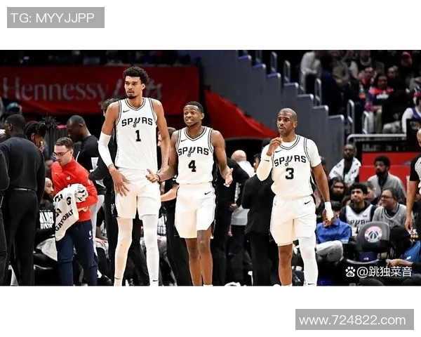 马刺与步行者激战正酣NBA赛场精彩对决引发球迷热议